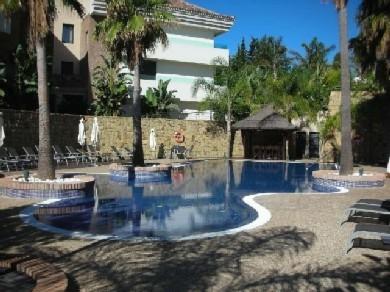 Apartamento con 3 dormitorios se vende en Marbella, Costa del Sol