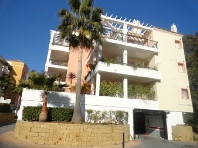 Apartamento con 2 dormitorios se vende en Marbella, Costa del Sol