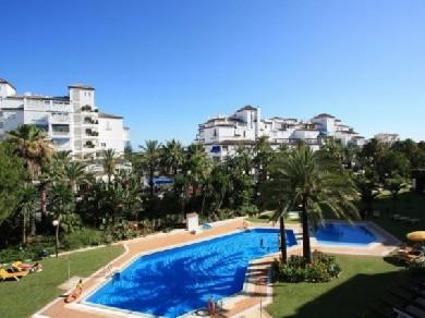 Apartamento con 2 dormitorios se vende en Marbella, Costa del Sol