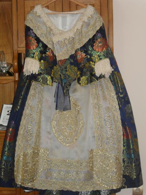 VENDO TRAJE DE FALLERA PRECIOSO