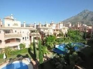 Apartamento con 2 dormitorios se vende en Marbella, Costa del Sol