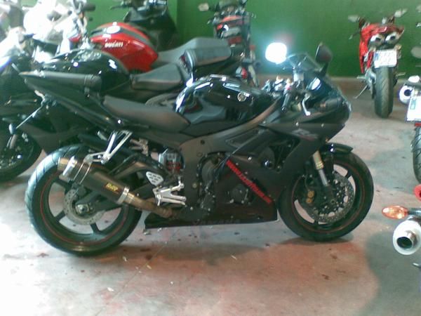 Vendo yamaha r6 modelo 2005 matriculada en 2007