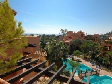 Apartamento con 3 dormitorios se vende en Marbella, Costa del Sol