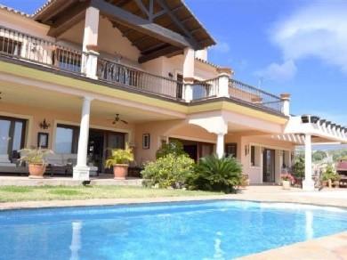 Chalet con 5 dormitorios se vende en Benahavis, Costa del Sol