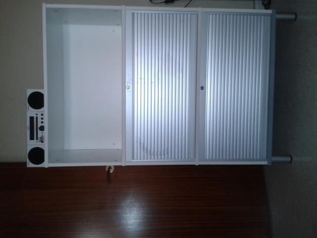 Vendo mueble de ikea  con persianas: 100 euros. muy buen estado