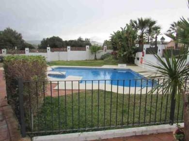 Apartamento con 2 dormitorios se vende en Marbella, Costa del Sol