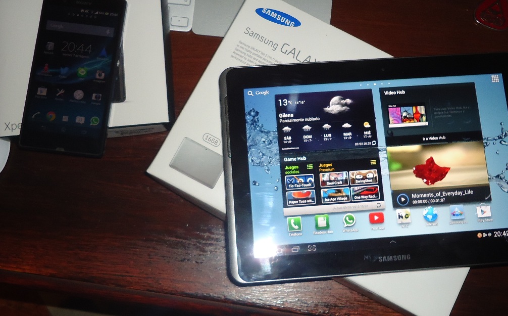 Sony Xperia Z - Samsung Galaxy tab 2 10.1