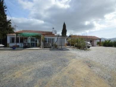 Chalet con 5 dormitorios se vende en Alhaurin de la Torre