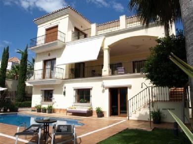 Chalet con 6 dormitorios se vende en Benahavis, Costa del Sol