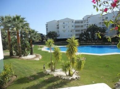 Apartamento con 3 dormitorios se vende en Marbella, Costa del Sol