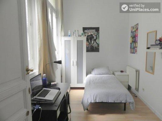 Rooms available - Student residence in busy Chamberí