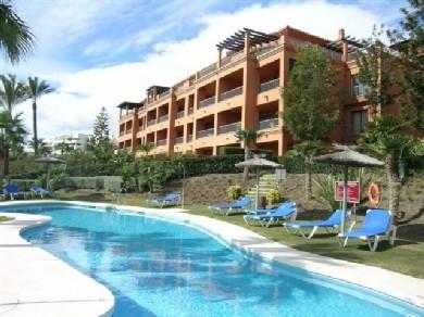 Apartamento con 3 dormitorios se vende en Estepona, Costa del Sol