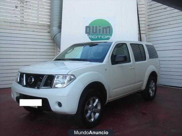 Nissan Pathfinder 2.5 XE 7 PLAZAS