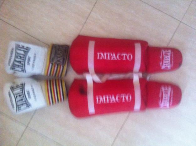 Kit Charlie guantes de boxeo y espinilleras