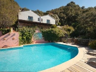 Chalet con 4 dormitorios se vende en Casares Costa, Costa del Sol