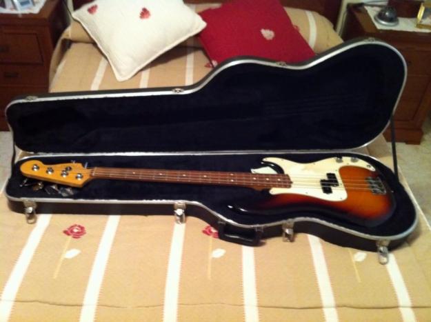 Vendo Bajo Fender Precision año 1996