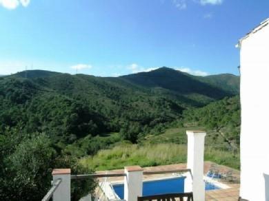 Chalet con 4 dormitorios se vende en Estepona, Costa del Sol