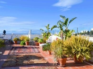 Apartamento con 3 dormitorios se vende en Marbella, Costa del Sol