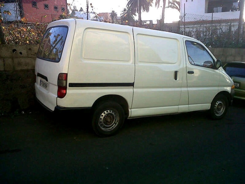 Furgoneta Toyota HiAce año 98 Diesel