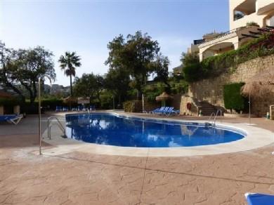 Apartamento con 2 dormitorios se vende en Marbella, Costa del Sol