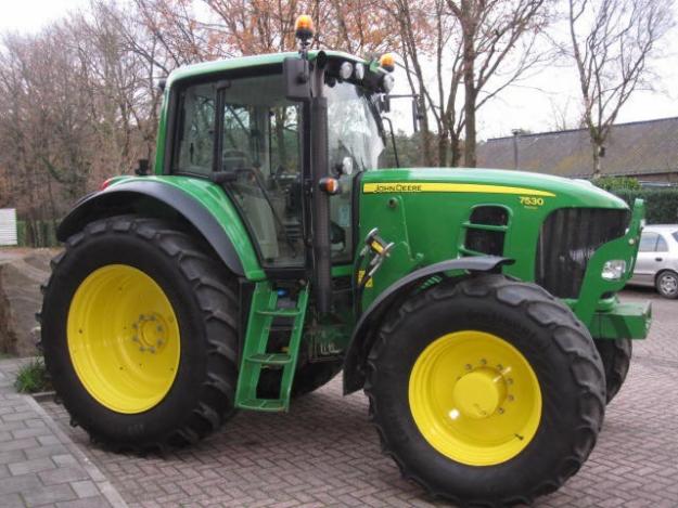 John Deere 7530