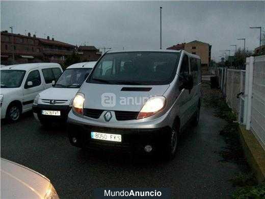 Renault Trafic Passenger Privilege 2.5dCi 15