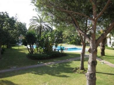 Apartamento con 3 dormitorios se vende en Estepona, Costa del Sol