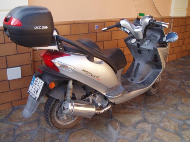 Vendo Motocicleta de 125c.c. marca KYMCO