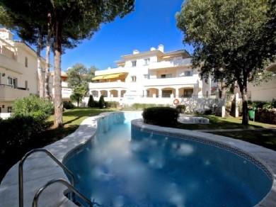 Apartamento con 3 dormitorios se vende en Marbella, Costa del Sol