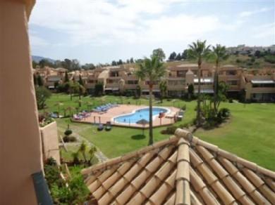 Apartamento con 3 dormitorios se vende en Estepona, Costa del Sol