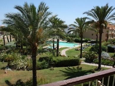 Apartamento con 4 dormitorios se vende en Estepona, Costa del Sol