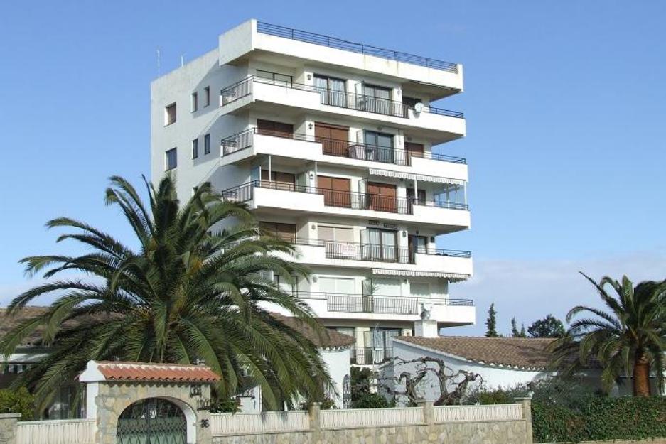 REBAJADO. Apartamento en primera linea de playa. urge!!