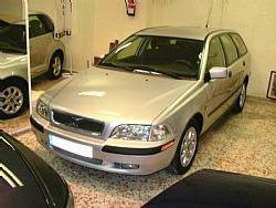 Venta de coche Volvo V40 1.8 Sport Car '02 en Madrid