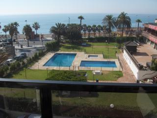 Apartamento : 2/4 personas - piscina - junto al mar - vistas a mar -  benalmadena  malaga (provincia de)  andalucia  esp