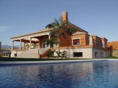 Chalet con 5 dormitorios se vende en Benahavis, Costa del Sol