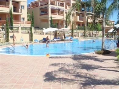 Apartamento con 3 dormitorios se vende en Benahavis, Costa del Sol