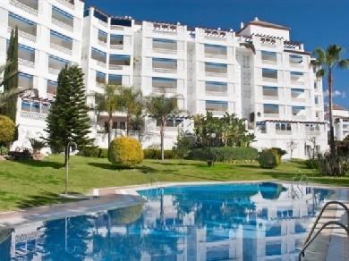 Apartamento con 2 dormitorios se vende en Marbella, Costa del Sol