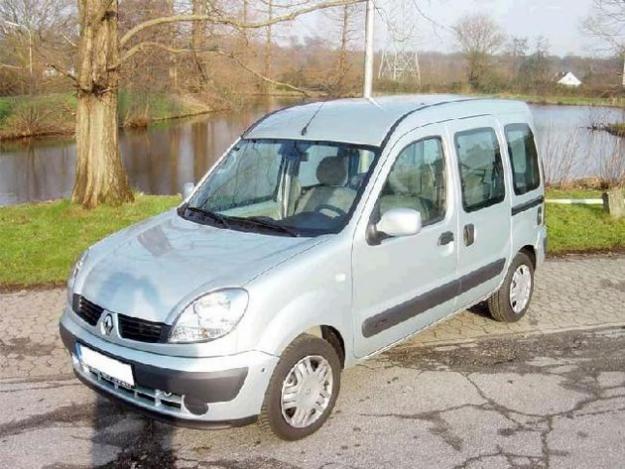 Venta de coche Renault Kangoo 5 Plazas '04 en Madrid