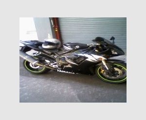 YAMAHA YZF R1