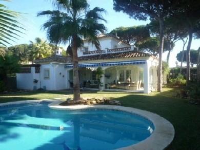 Chalet con 4 dormitorios se vende en Mijas Costa, Costa del Sol