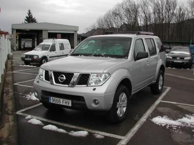 Nissan Pathfinder 2.5SE