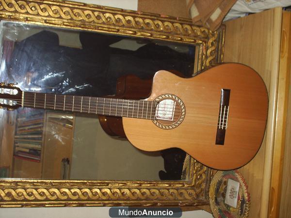 se vende guitarra cutaway autoamplificada electroclasica