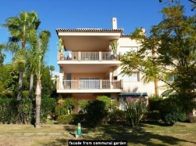 Apartamento con 3 dormitorios se vende en Marbella, Costa del Sol