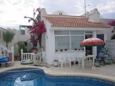 Chalet pareado con 2 dormitorios se vende en San Miguel de Salinas, Vega Baja Torrevieja