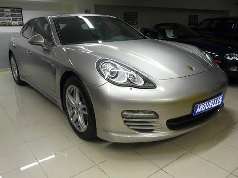 PORSCHE PANAMERA 4