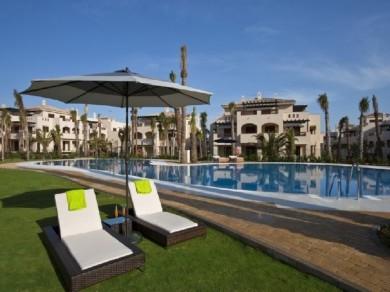 Apartamento con 2 dormitorios se vende en Marbella, Costa del Sol