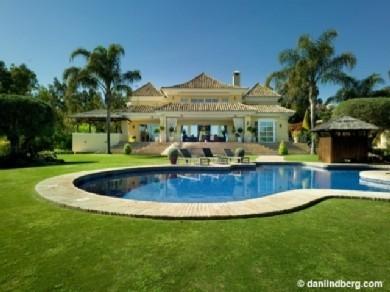 Chalet con 6 dormitorios se vende en Marbella, Costa del Sol