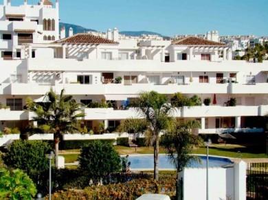 Apartamento con 3 dormitorios se vende en Estepona, Costa del Sol