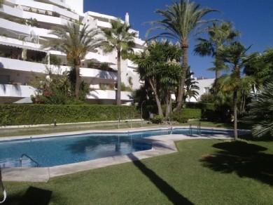 Apartamento con 4 dormitorios se vende en Marbella, Costa del Sol