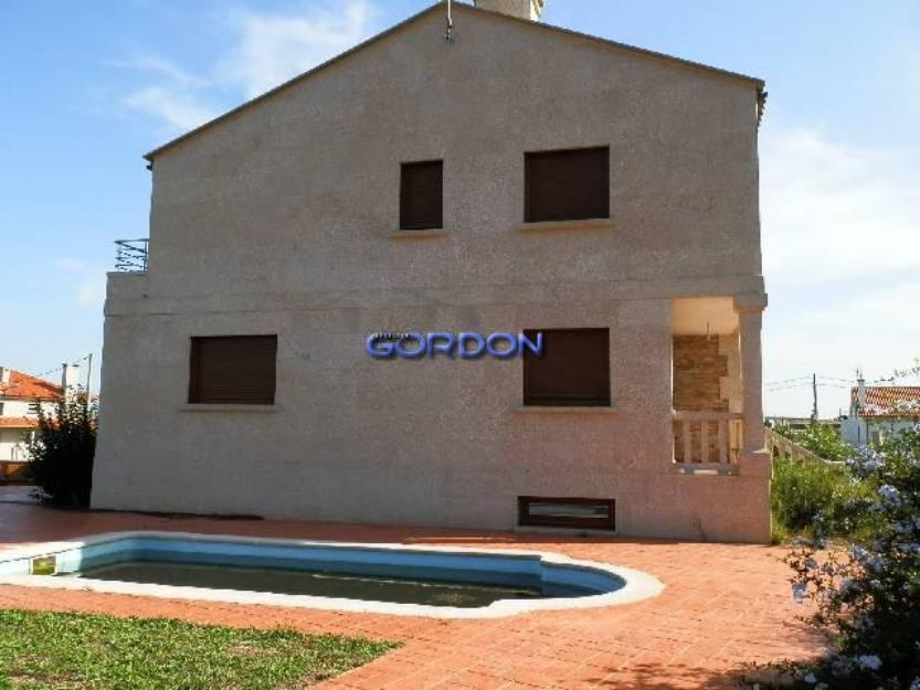 o grove : A4571: san vicente : chalet con piscina a estrenar